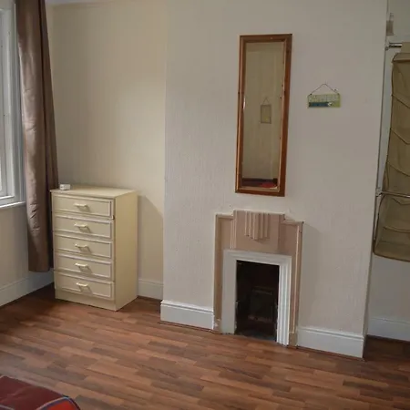 Library View Πανσιόν *