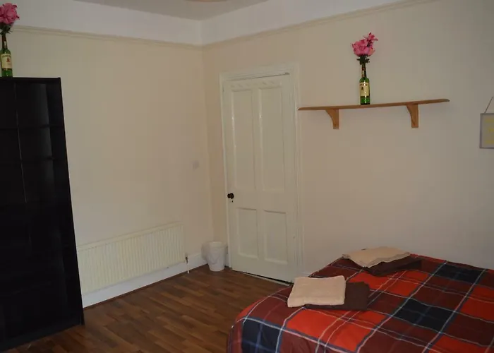 Library View Pensión Dublín